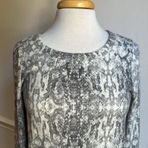 Socialite Gray Snake Print Long Sleeve Top NWT size small